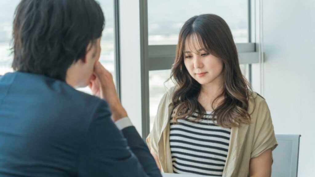 気を使いすぎて疲れることについて書いた記事のアイキャッチ画像