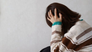 カウンセリングを受けるべきかについて書いた記事のアイキャッチ画像